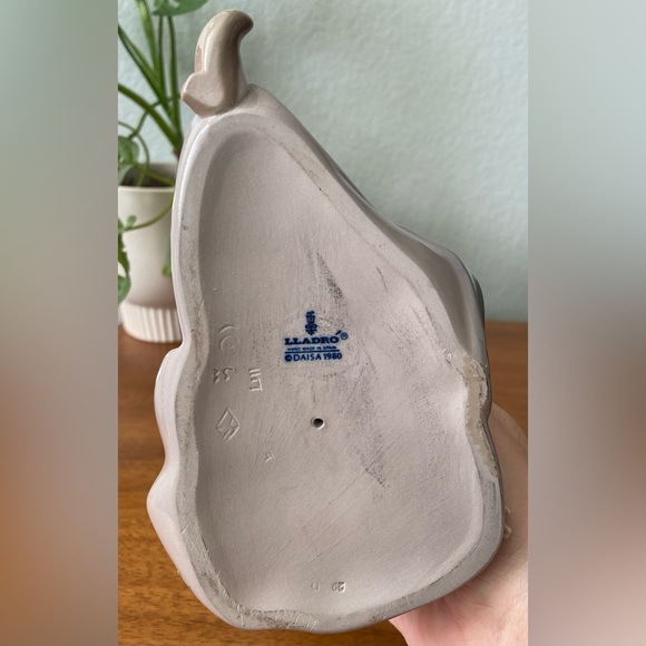 LLADRO "Nostalgia" Young Girl With Flowers Figurine Jovencita Pensativa #5071 - Picture 8 of 11